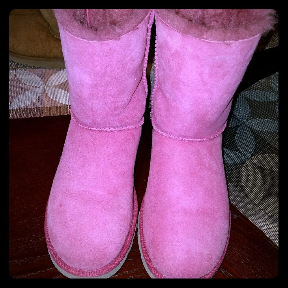 - UGG WOMEN'S BAILEY BOW Boots(Rose)